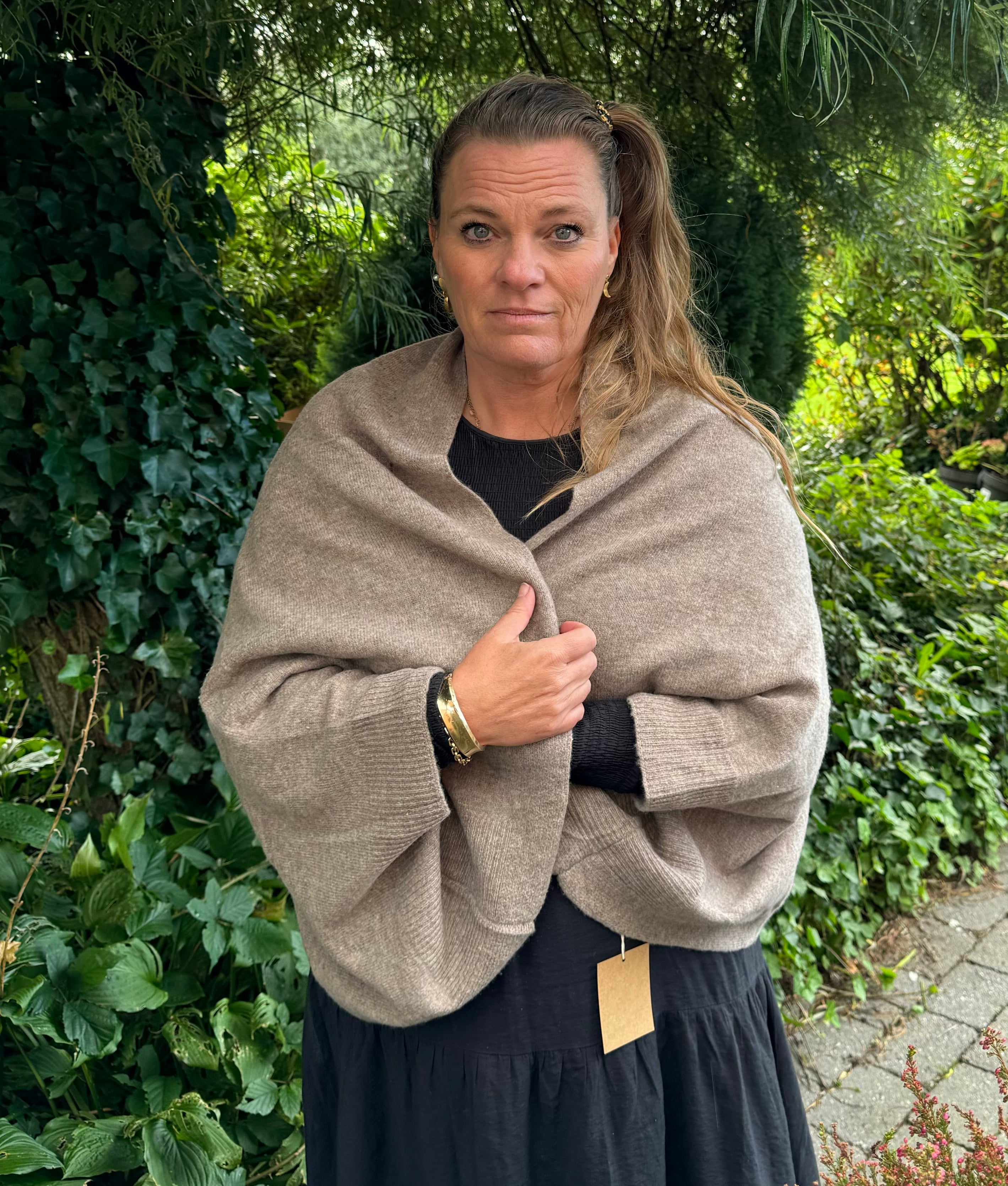 Sjal med ærmehuller - 100% Uld