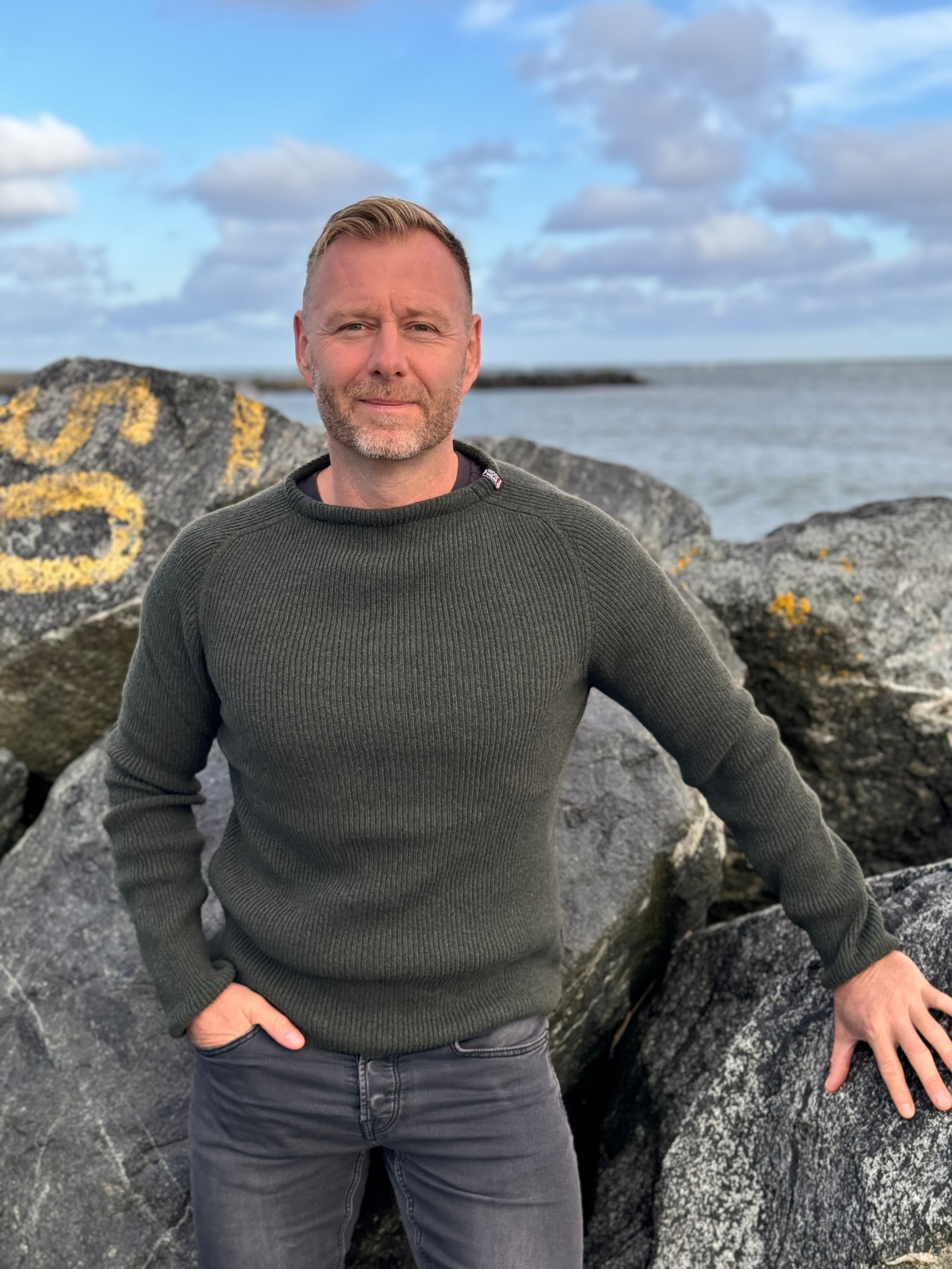 Striktrøje fra WOOLWEAR of Scandinavia 100% finuld pine green