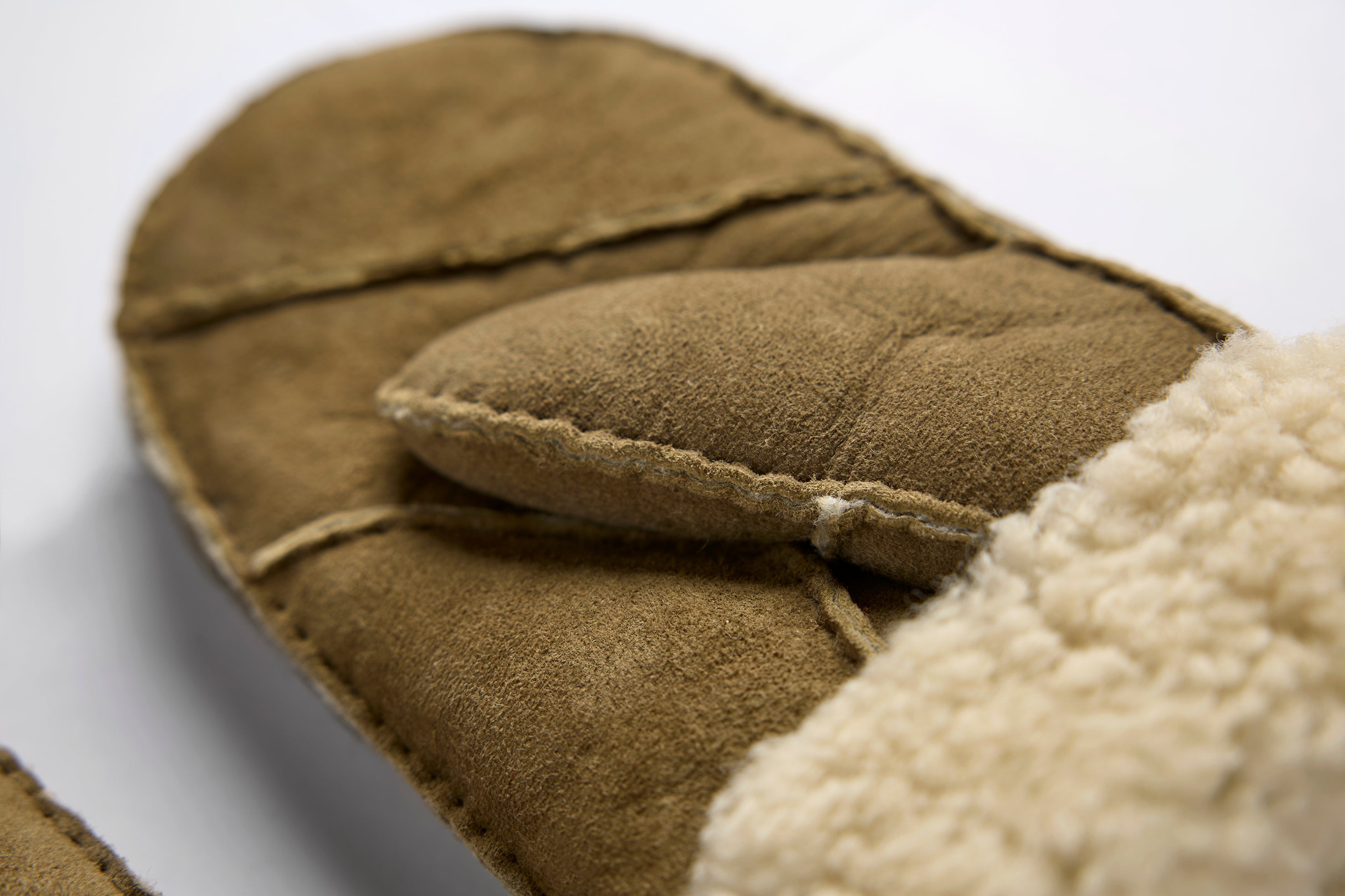 Lammeskindsluffer Premium - Håndlavede - Oliven Grøn